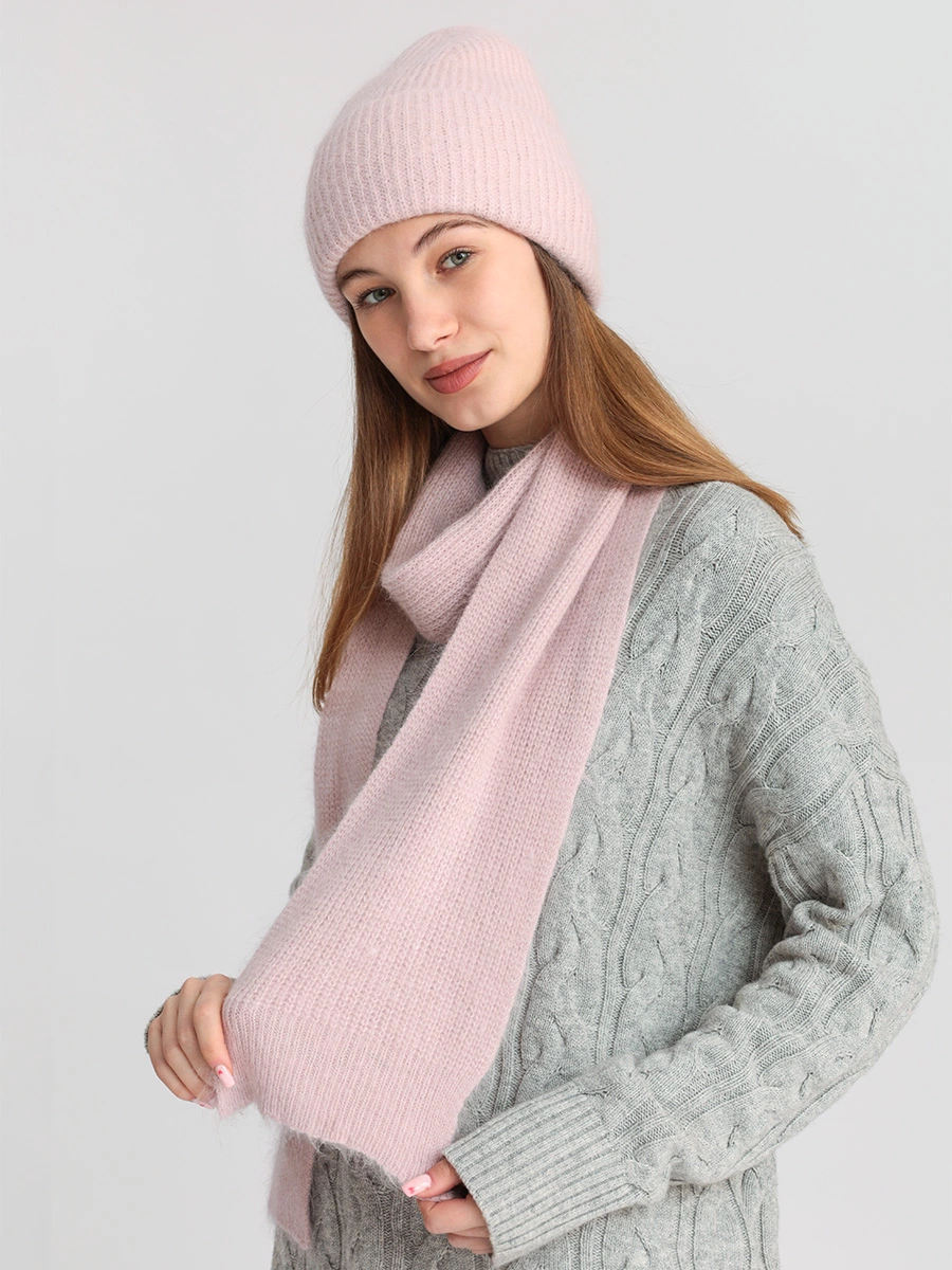Комплект шапка и шарф светло-розового цвета